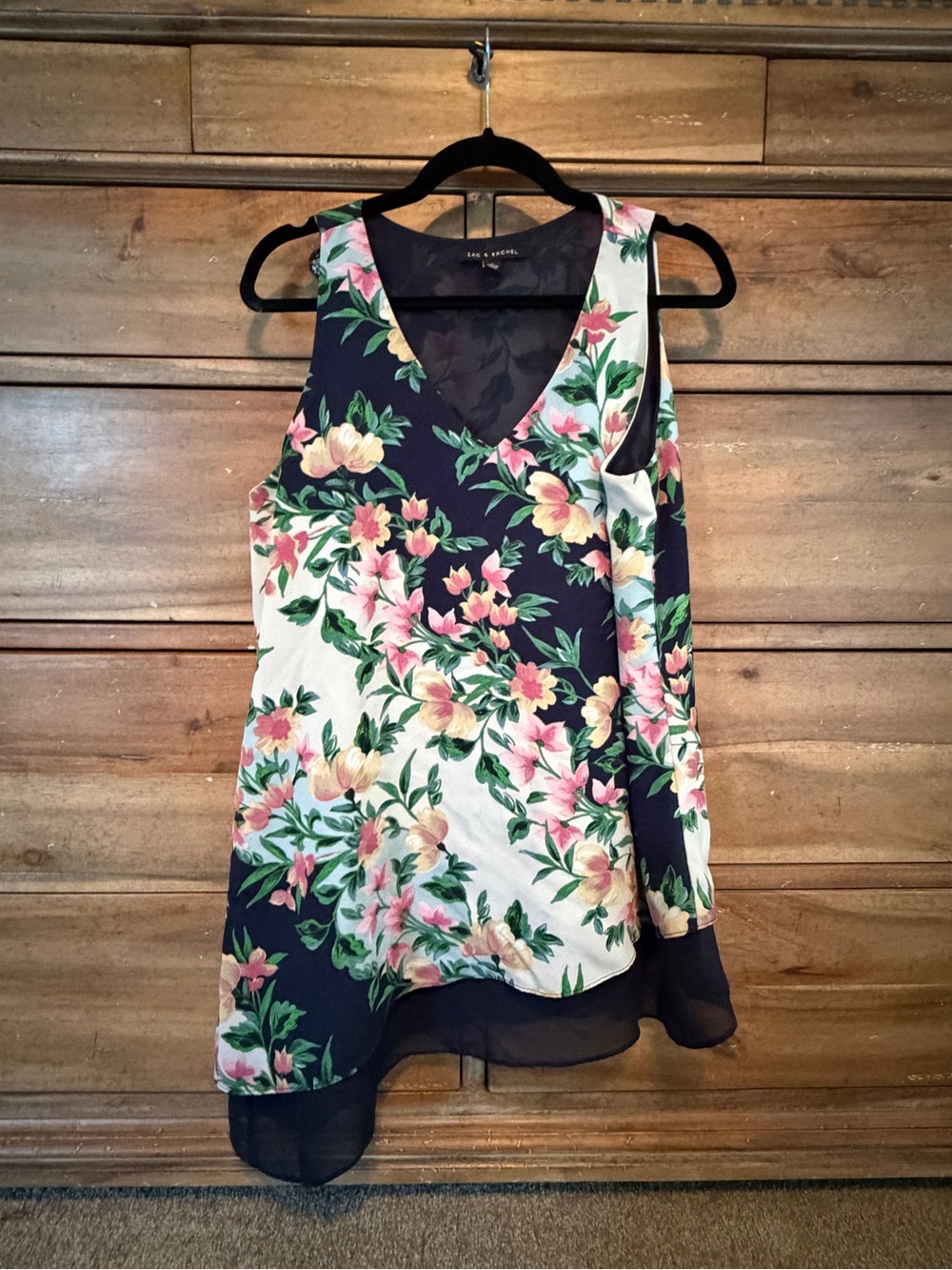 Zac & Rachel Navy Floral V-Neck Sleeveless Asymmetrical Blouse Size L